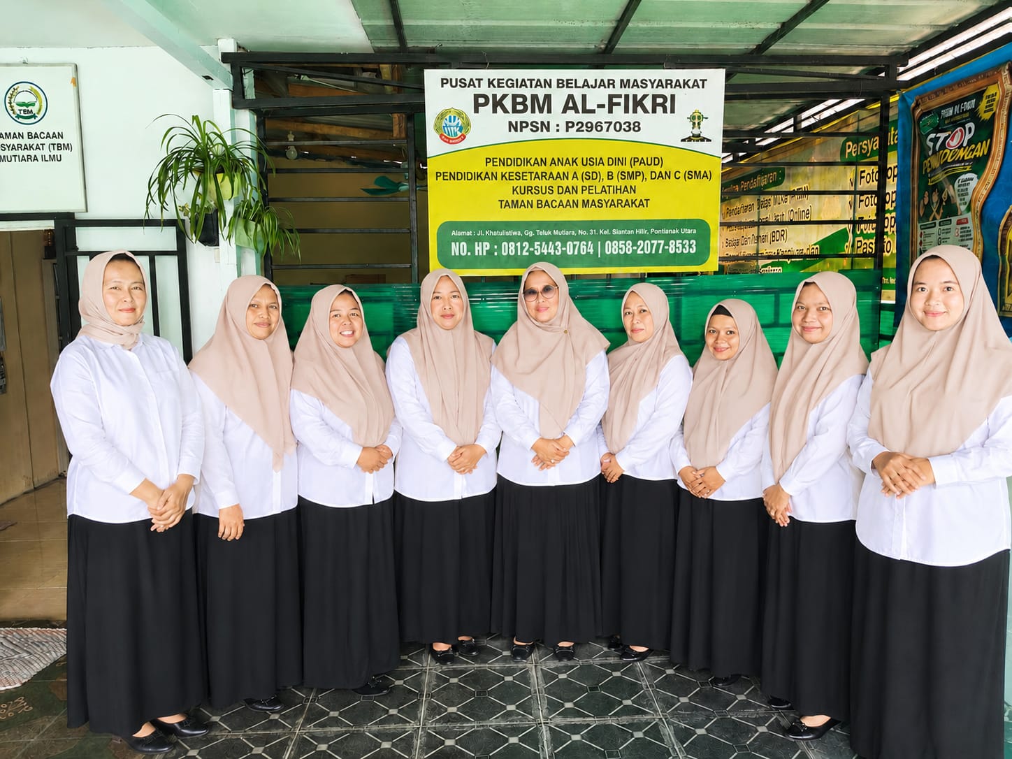 Sesi Foto Bersama Rekan Rekan