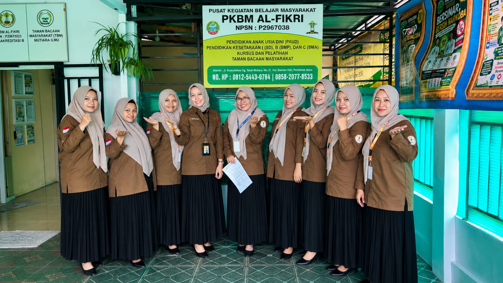 Sesi Foto Bersama Rekan Rekan
